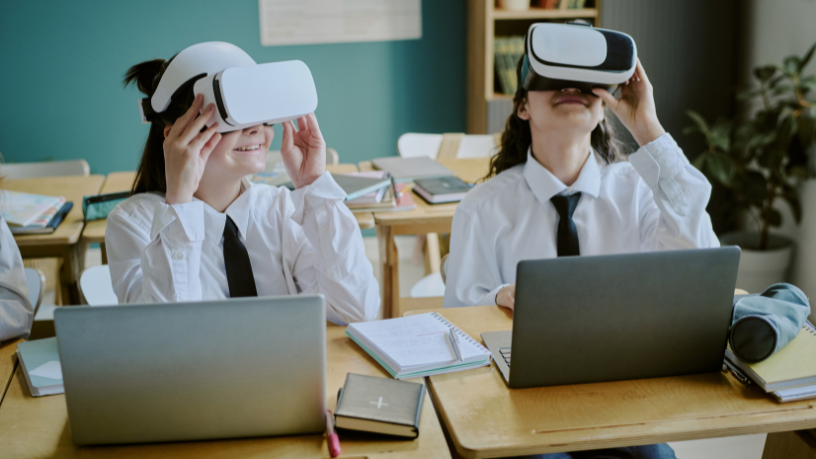 Com Sérgio Bento De Araújo, descubra como a imersão tecnológica transforma o ensino em uma experiência ativa e envolvente.