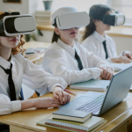 Sérgio Bento De Araújo revela como os ambientes imersivos potencializam o aprendizado por meio da vivência e da experimentação prática.