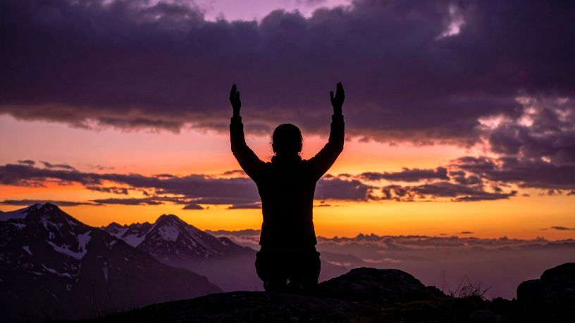 Para Jose Eduardo De Oliveira e Silva, a esperança surge como uma força vital que impulsiona escolhas e reacende o sentido de viver.