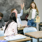 Como a observação cotidiana redefine a organização das rotinas escolares — análise de Gustavo Morceli.