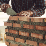 Grauteamento na alvenaria estrutural: Por que é decisivo para segurança? Entenda como a execução correta reforça a estabilidade das edificações com a análise de Valderci Malagosini Machado.