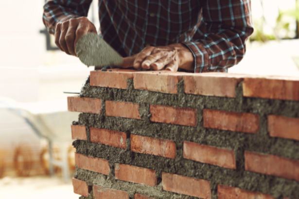 Grauteamento na alvenaria estrutural: Por que é decisivo para segurança? Entenda como a execução correta reforça a estabilidade das edificações com a análise de Valderci Malagosini Machado.