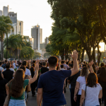 Fiéis participam de caminhada da Marcha para Jesus em Corumbá, no Mato Grosso do Sul